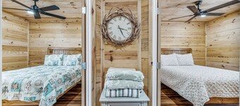 The Yellow Rose Cabin on Lake Granbury