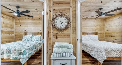 The Yellow Rose Cabin on Lake Granbury