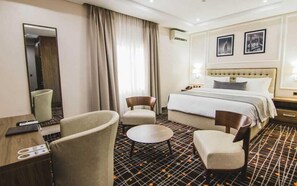 Executive Double Room Single Use | Desk, laptop workspace, free WiFi - MISAN HOTEL (Lekki)