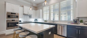 Luxury DT Condo with Game Lounge!