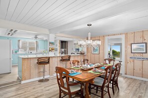 Dining - Sea Perch - 7 Bedrooms, Oceanfront (Pawleys Island)