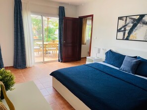 2 Schlafzimmer, Zimmersafe, Schreibtisch, Bügeleisen/Bügelbrett