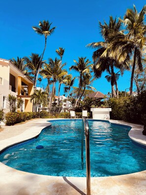 حمّام سباحة خارجي