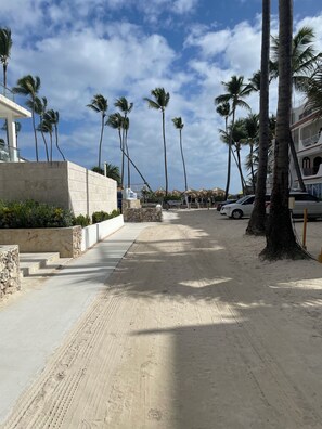 المنطقة المحيطة بالمنشأة