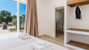 5 bedrooms, iron/ironing board, internet