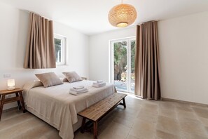 5 slaapkamers, een strijkplank/strijkijzer, internet