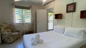 3 bedrooms, bed sheets