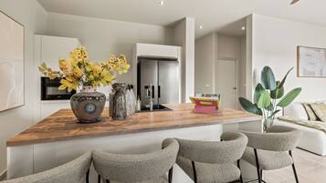 Luxury Apartment, 2 Bedrooms | Private kitchen