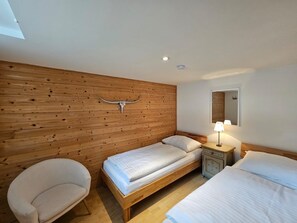 4 bedrooms, iron/ironing board, free WiFi, bed sheets