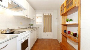 Private kitchen - Comfortable and Spacious Apartment in Roses (Roses)