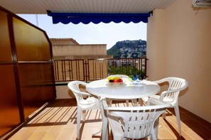 Balcony - Comfortable and Spacious Apartment in Roses (Roses)