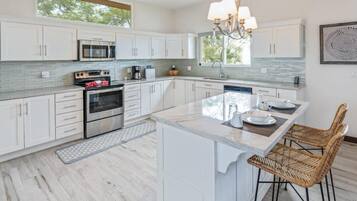 Rumah, pemandangan samudra | Dapur pribadi