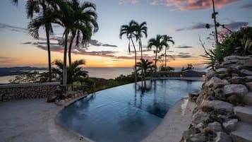 Kolam renang pribadi