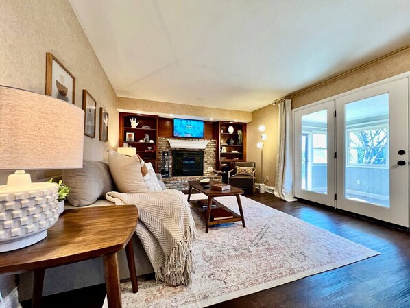 TV, fireplace