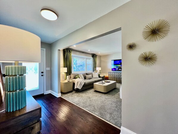 TV, fireplace