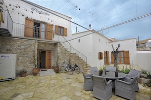 Terrace/patio - Pentasino Heritage Suites (Agios Theodoros)
