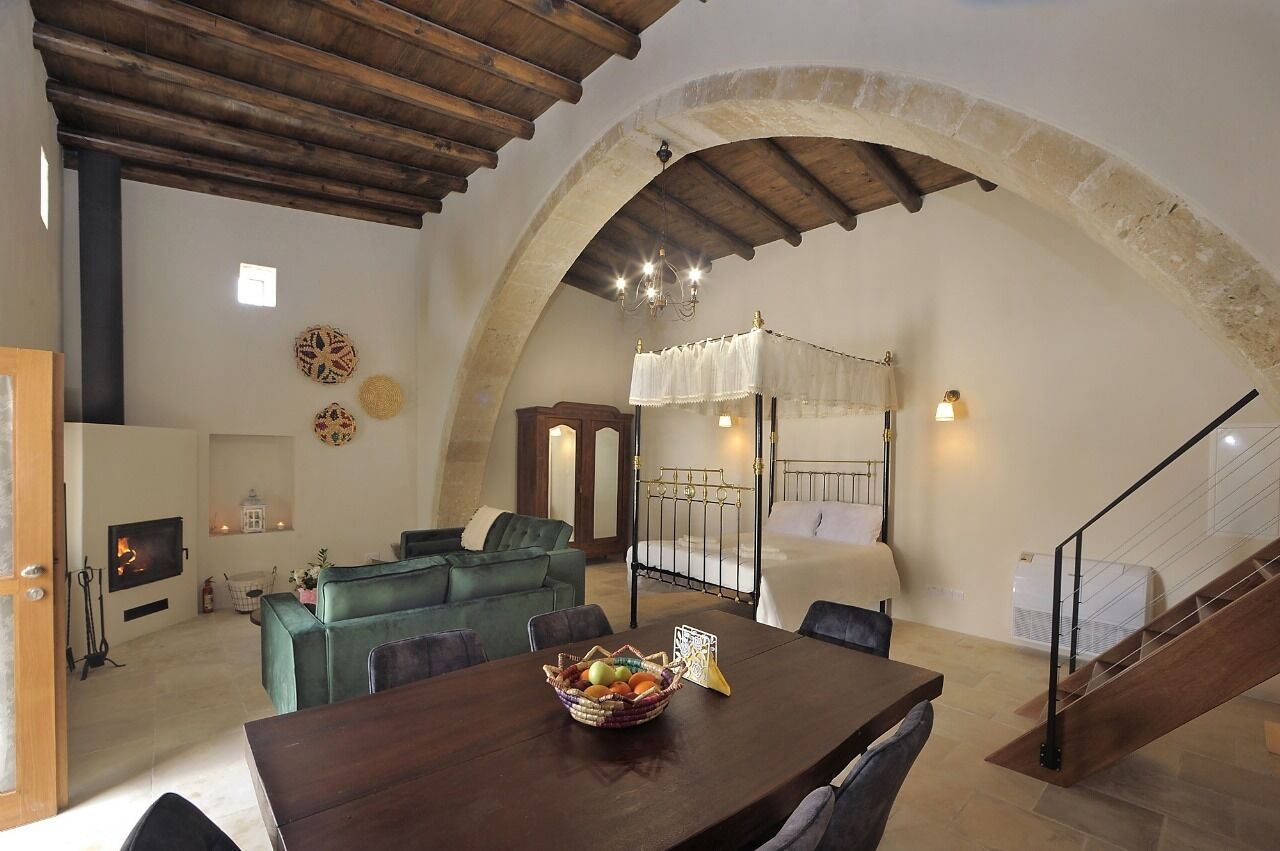 Desk, laptop workspace, free WiFi