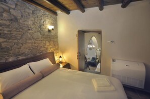 Deluxe Apartment, 2 Bedrooms, Corner