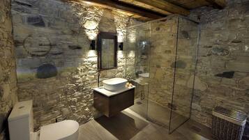 Deluxe Apartment, 2 Bedrooms, Corner | Bathroom | Free toiletries, hair dryer, towels, soap