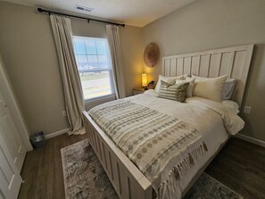 Desk, iron/ironing board, WiFi, bed sheets
