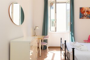 2 bedrooms, iron/ironing board, Internet, bed sheets