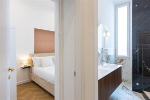 4 bedrooms, iron/ironing board, internet, bed sheets - Mellini View apartment (Rome)