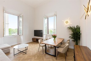 Dining - Mellini View apartment (Rome)