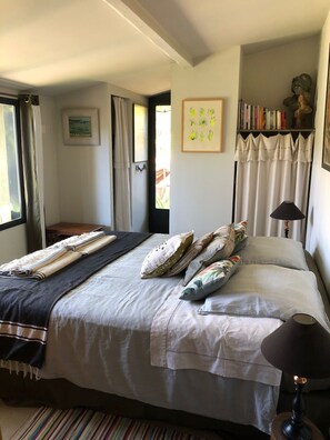 2 室のベッドルーム、デスク、アイロン / アイロン台、WiFi (無料)