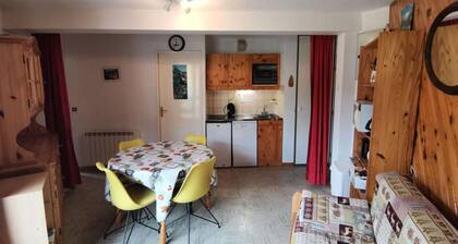 2 Rooms for 6 People