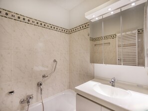 Apartment | Bathroom - Luxurious Flat in Koksijde With sea View (Koksijde)