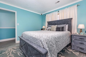 1 bedroom, iron/ironing board, free WiFi, bed sheets - Cozy 1-bedroom condo with AC, WiFi in charming Little River. 3 miles from beach. (Little River)