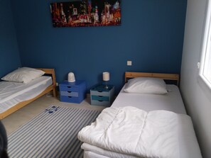 4 bedrooms, desk, iron/ironing board, travel cot