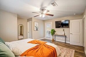 4 bedrooms, in-room safe, iron/ironing board, WiFi