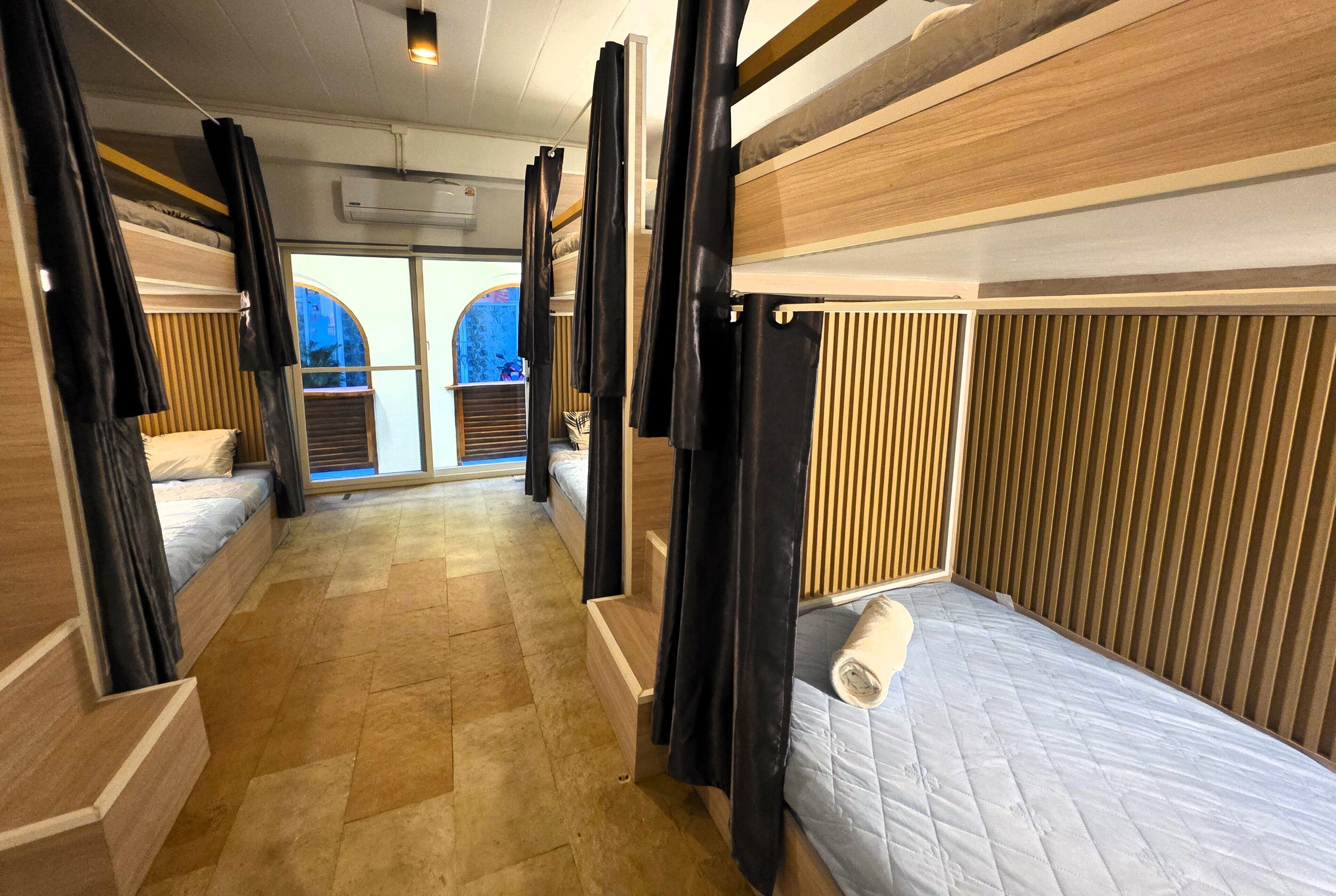 Deluxe 6 Bed Female Dormitory | Free WiFi, bed sheets