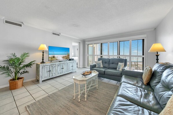 Smart TV - Emerald Towers 302 ~ Beach Front Resort (Destin)