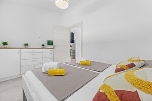 Apartment | 1 bedroom, iron/ironing board