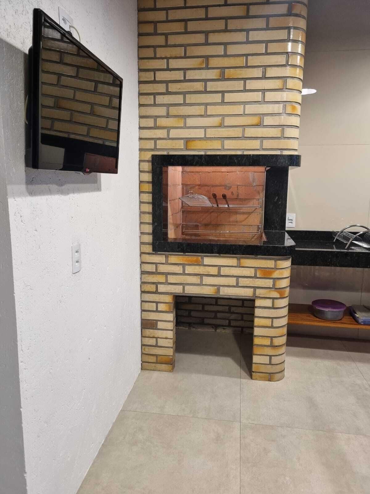 Townhouse | Private kitchen | Full-size fridge, microwave, oven, stovetop