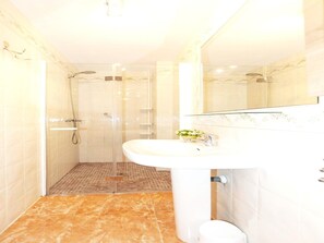 Apartment | Bathroom - Apartment in Roses Near La Perola Beach (Roses)