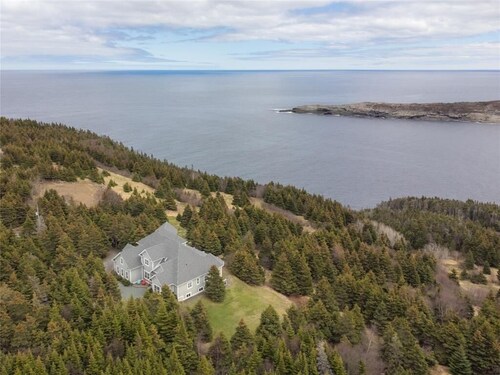 The Beamer House - Large family friendly retreat with a spectacular views