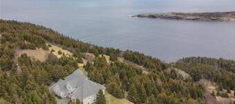 The Beamer House - Large family friendly retreat with a spectacular views