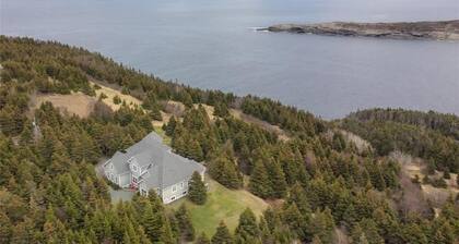 The Beamer House - Large family friendly retreat with a spectacular views