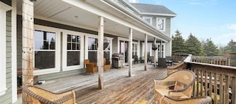The Beamer House - Large family friendly retreat with a spectacular views