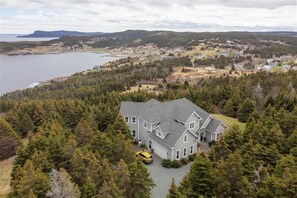 Exterior - The Beamer House - Large family friendly retreat with a spectacular views (Flatrock)