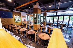 TV connectée de 120 cm avec chaînes par satellite