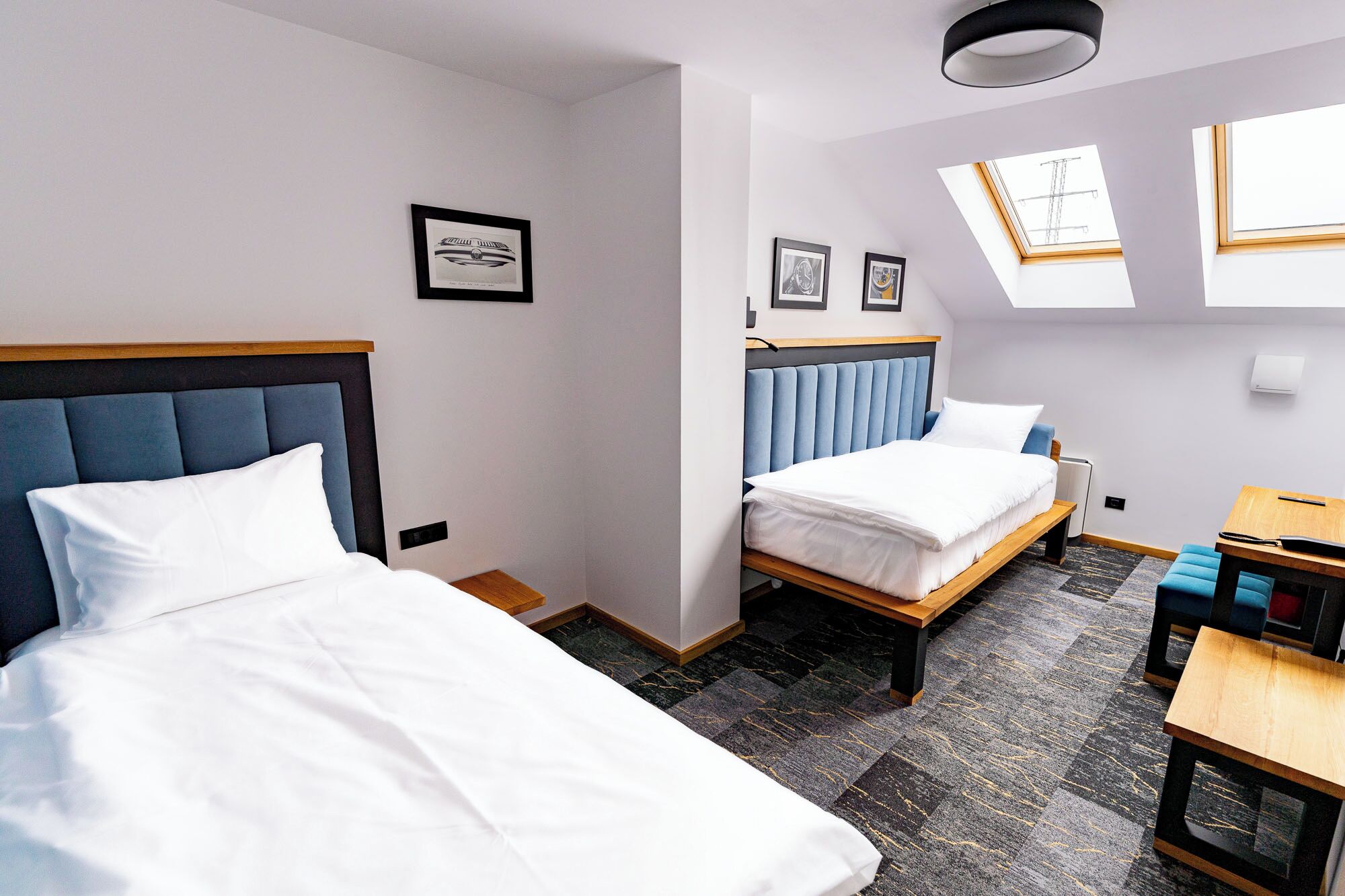 舒適雙床房 | 高級寢具、記憶床墊、迷你吧、書桌