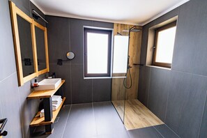 Superior Suite | Premium bedding, memory foam beds, minibar, desk - HOW Boutique and Hotel (Cluj-Napoca)