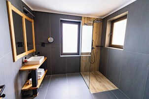 Suite superior | Ropa de cama de alta calidad, colchones viscoelásticos, minibar