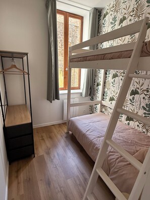 2 室のベッドルーム、アイロン / アイロン台、旅行用ベビーベッド、WiFi