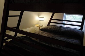 4 chambres, fer et planche à repasser, Wi-Fi gratuit, draps fournis