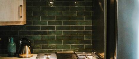 Frigorífic, microones, forn i placa de cuina